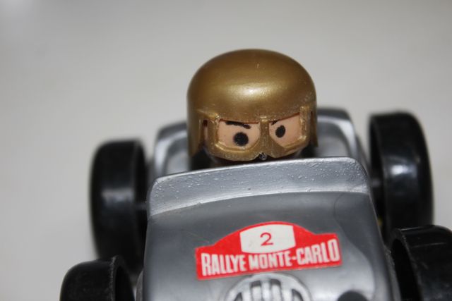 LOTE 2 JUGUETES AÑOS 80 MORTADELO Y COCHE KIOSKO