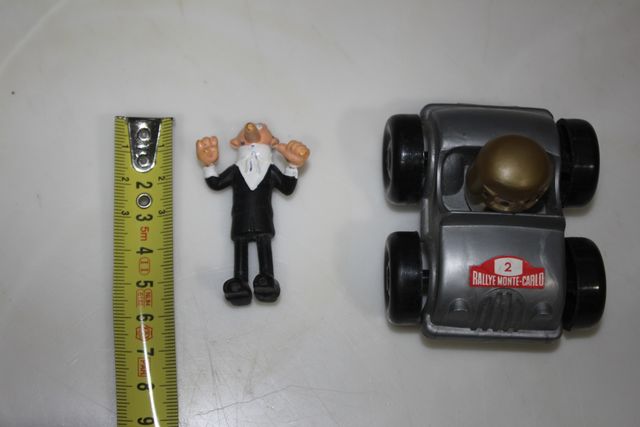 LOTE 2 JUGUETES AÑOS 80 MORTADELO Y COCHE KIOSKO