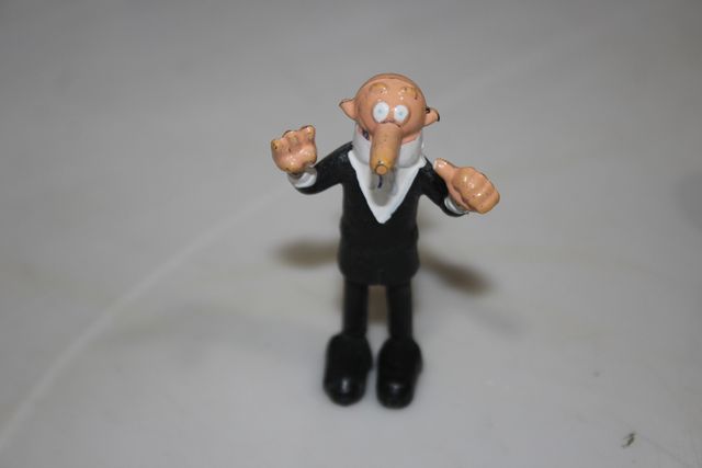 LOTE 2 JUGUETES AÑOS 80 MORTADELO Y COCHE KIOSKO