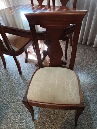 Comedor mueble y mesa cuatro sillas