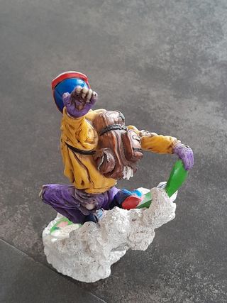 Statua in ceramica scheletro snowboard