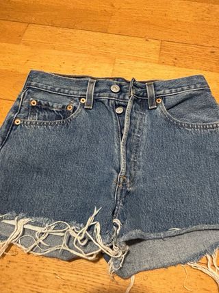 Pantalon tejano Levis 501  W26 L30