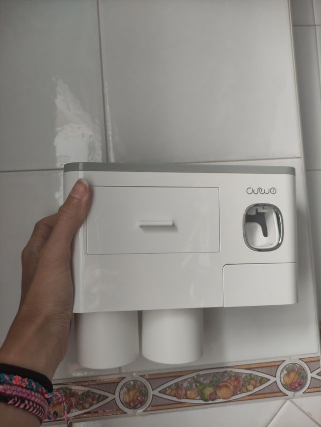 Porta cepillos de dientes y dispensador 