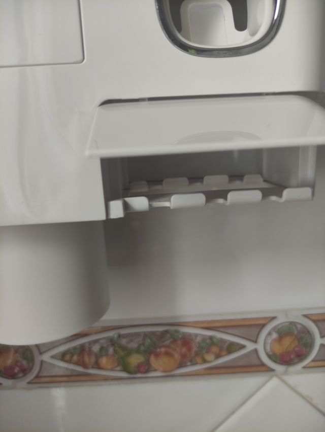 Porta cepillos de dientes y dispensador 