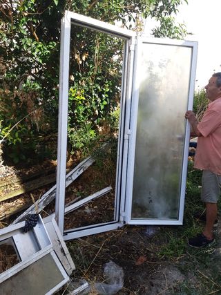 Puerta aluminio apertura derecha.