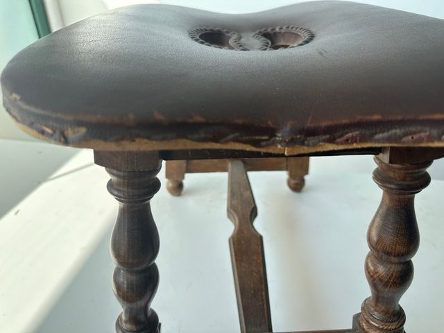 Antiguo taburete castellano
