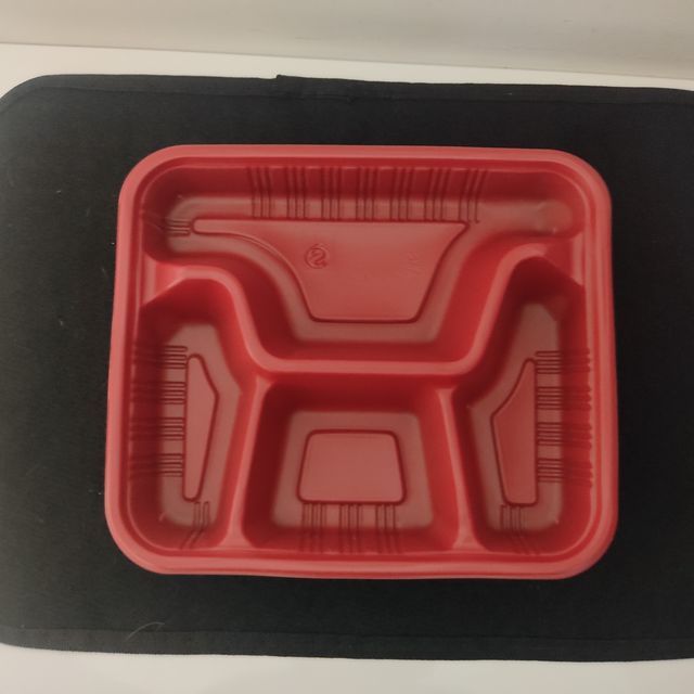 BANDEJAS PARA MENU DESECHABLES.