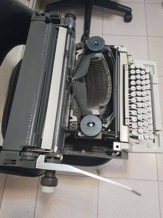 Maquina de escribir Olivetti