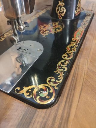 Máquina de coser Alfa antigua