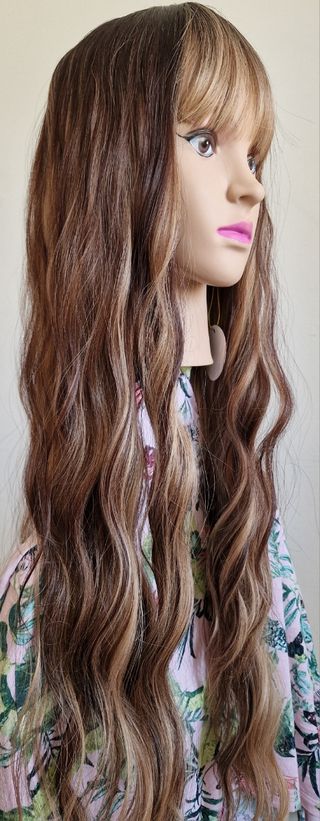 Peluca extra larga marrón con mechas