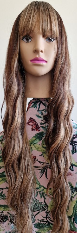 Peluca extra larga marrón con mechas