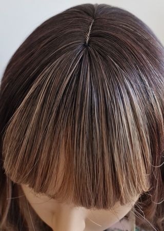 Peluca extra larga marrón con mechas