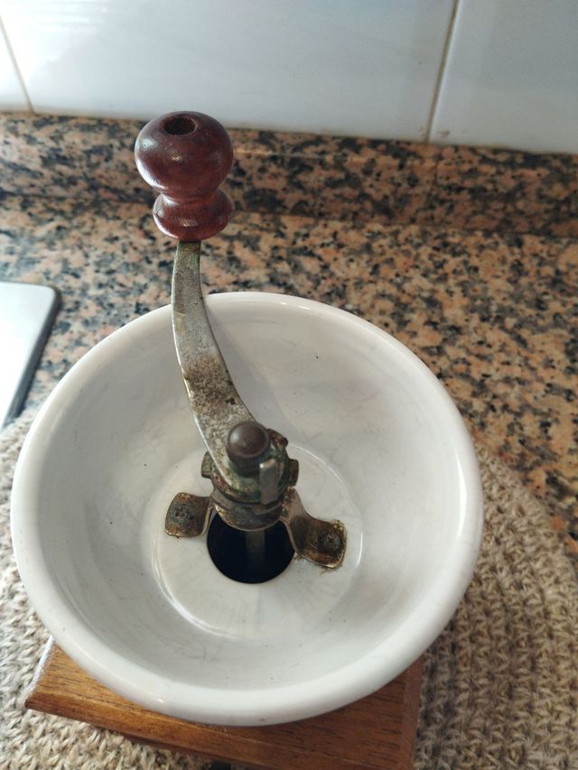 Molinillo de café antiguo