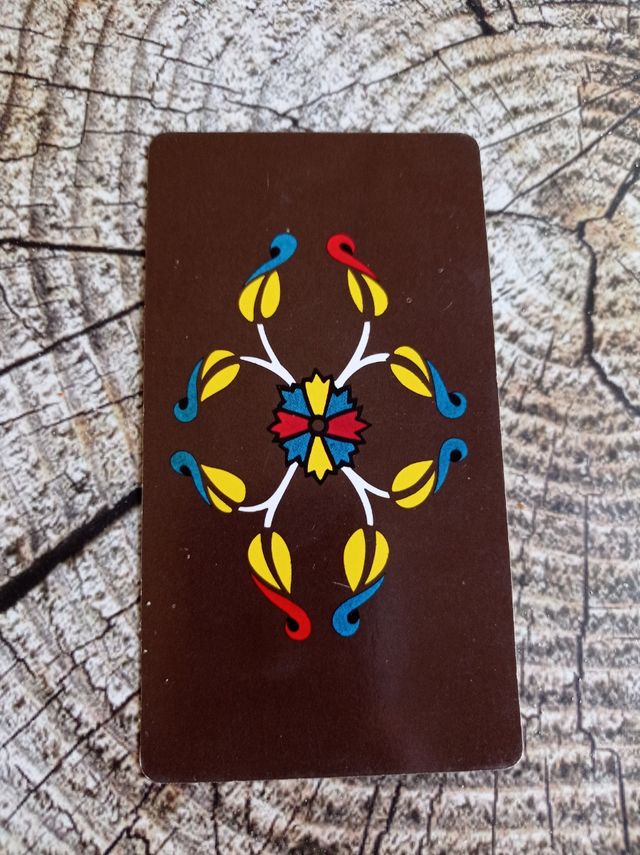 Cartas del tarot y libro