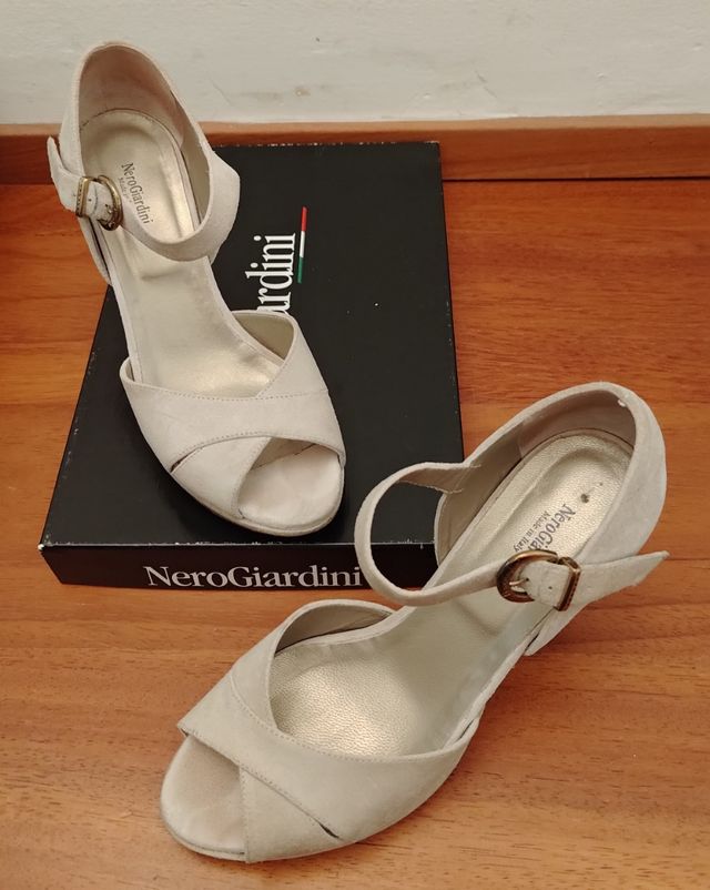 Sandali Nero Giardini colore avorio tacco alto