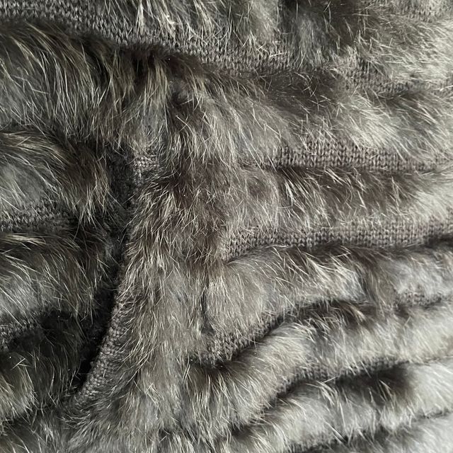 Blanco temour. preciosa capa de piel talla 40