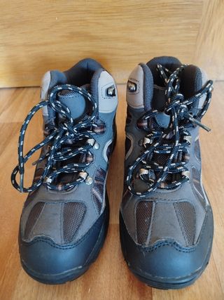 Botas trekking talla 35 sin estrenar 