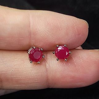 pendientes de rubíes naturales