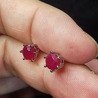 pendientes de rubíes naturales