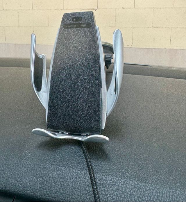 Soporte móvil recargable coche