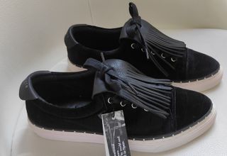 Zapatillas negras de vestir aterciopeladas