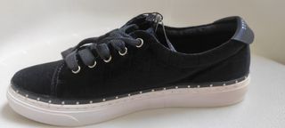 Zapatillas negras de vestir aterciopeladas