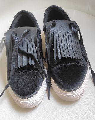 Zapatillas negras de vestir aterciopeladas