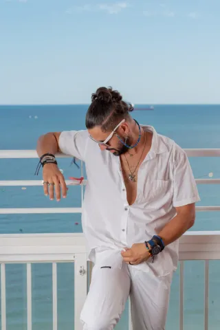 Lote con 100 joyas de Hombre, mujer y niños