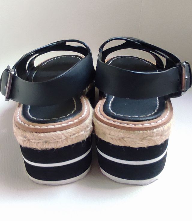 Sandalia negra plataforma 5cm