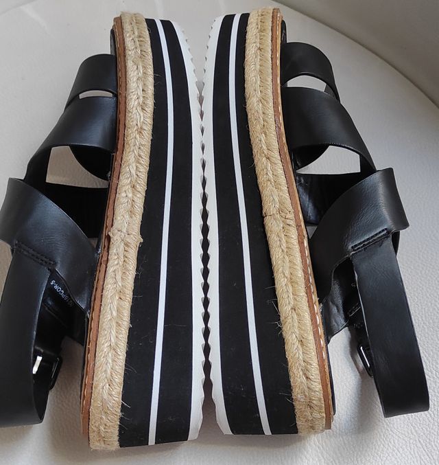 Sandalia negra plataforma 5cm