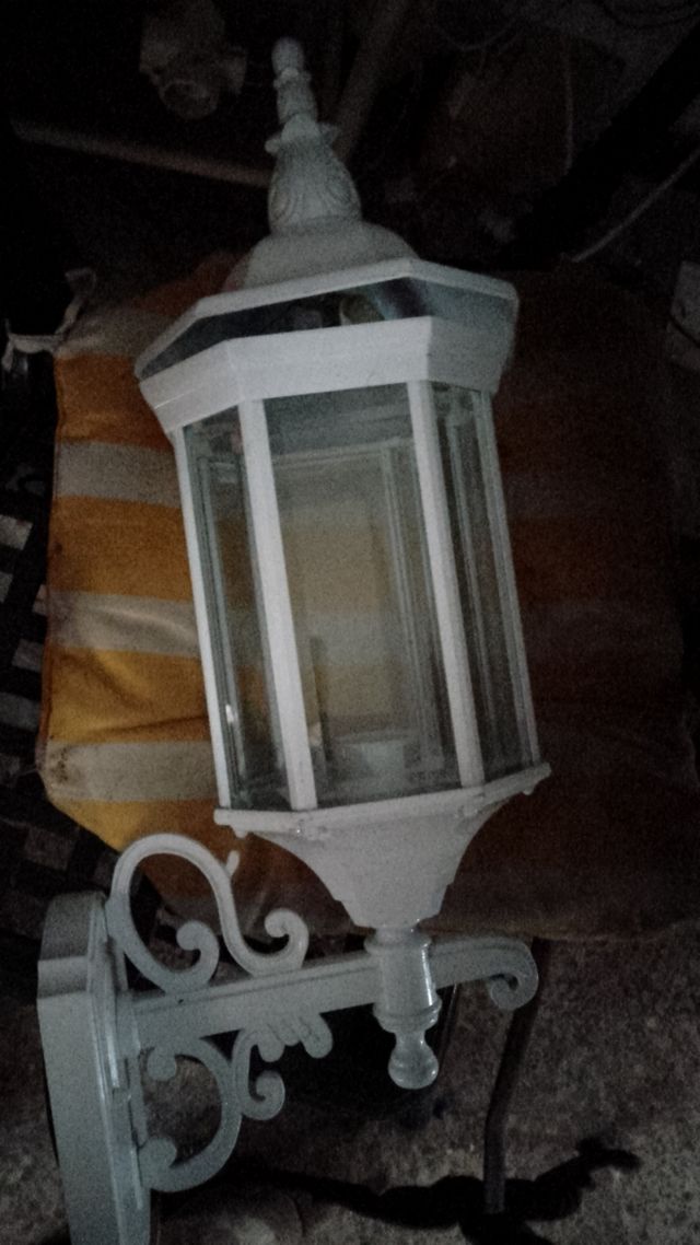 Farol de brazo blanco aleación