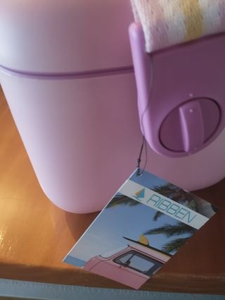 Nevera pequeña rosa y lila 