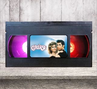 LÁMPARA GREASE VHS LED MULTICOLOR