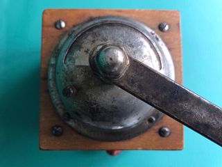 MOLINILLO MANUAL DE CAFÉ EN MADERA MUY ANTIGUO