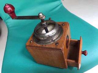 MOLINILLO MANUAL DE CAFÉ EN MADERA MUY ANTIGUO