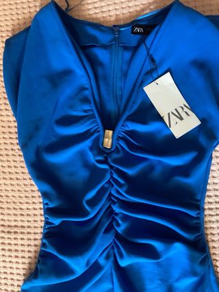 Vestido zara azul crepe aplique escote