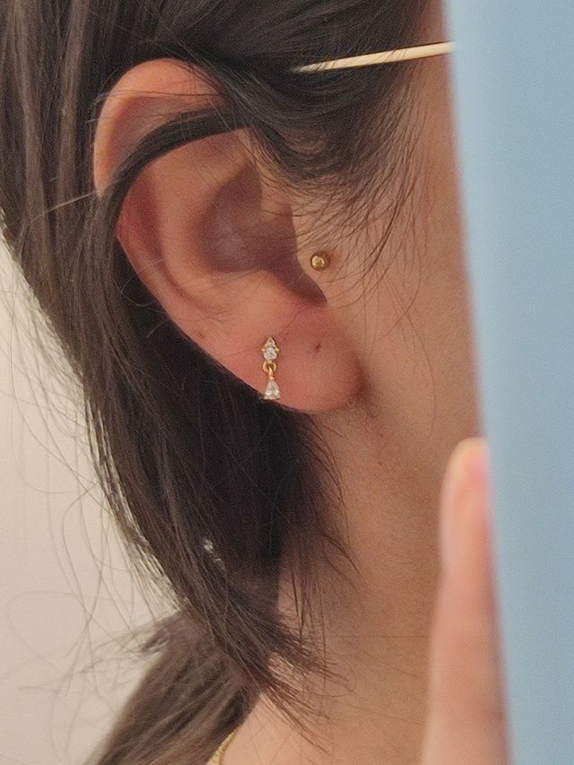 Pendiente dorado corconitas