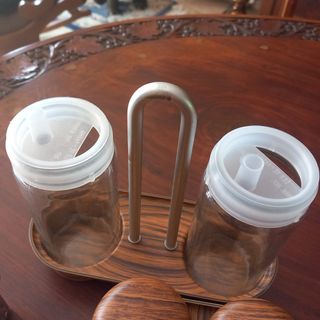 Olio, aceto, sale, pepe e formaggiera