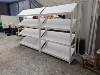 Estanterías fruteras y llanas de madera