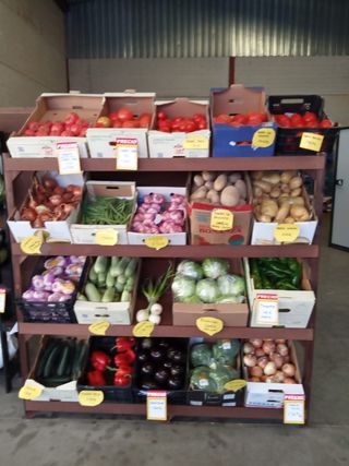 Estanterías fruteras y llanas de madera