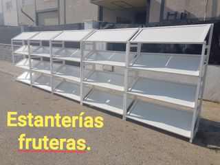 Estanterías fruteras y llanas de madera