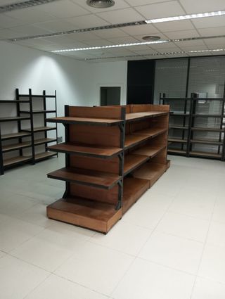 Estanterías fruteras y llanas de madera