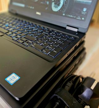 para trabajar y estudiar● Portátil DELL  ●i7●16ram