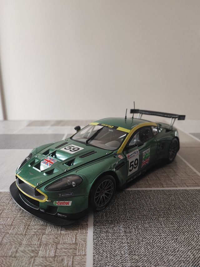 Aston Martin DBR 9 1:18