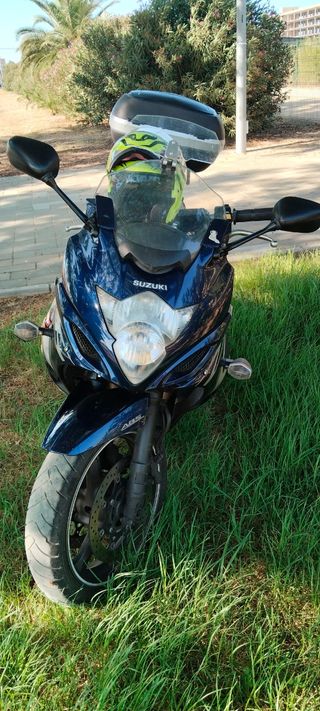 Moto Suzuki