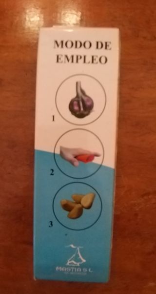 Pelador de ajos rojo