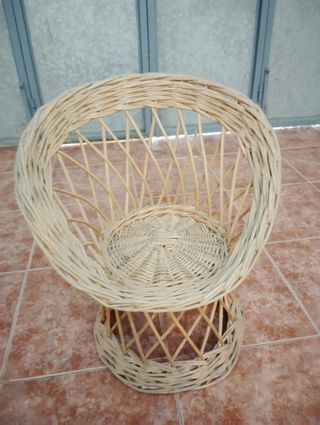 Sillón de mimbre para niños