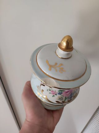 Coppetta in ceramica con coperchio