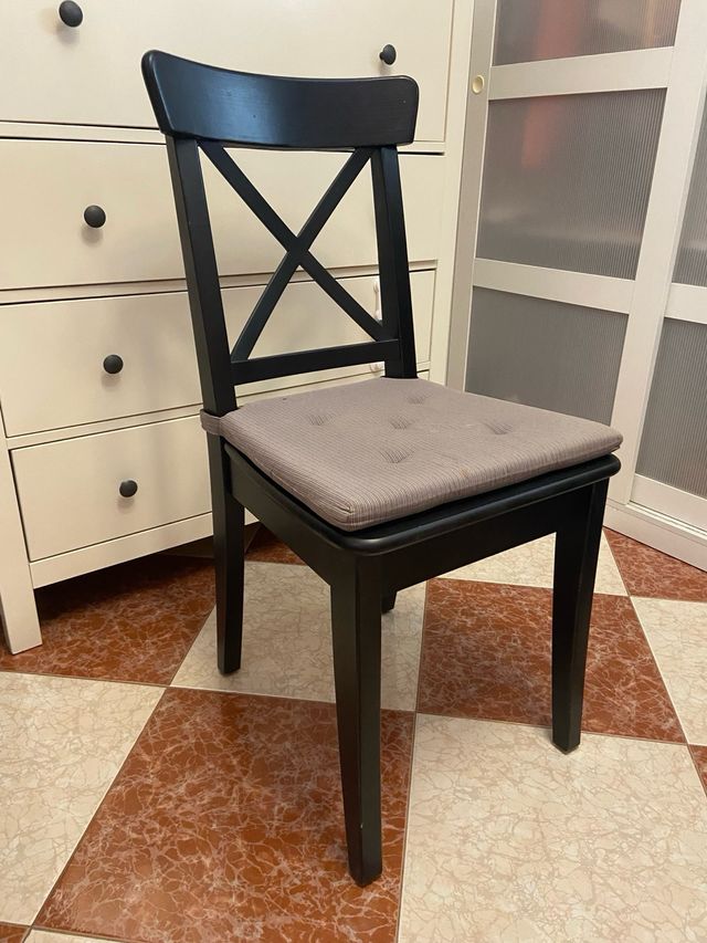 Silla de madera IKEA