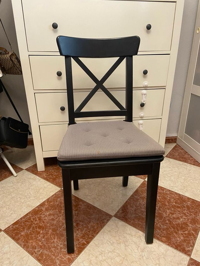 Silla de madera IKEA